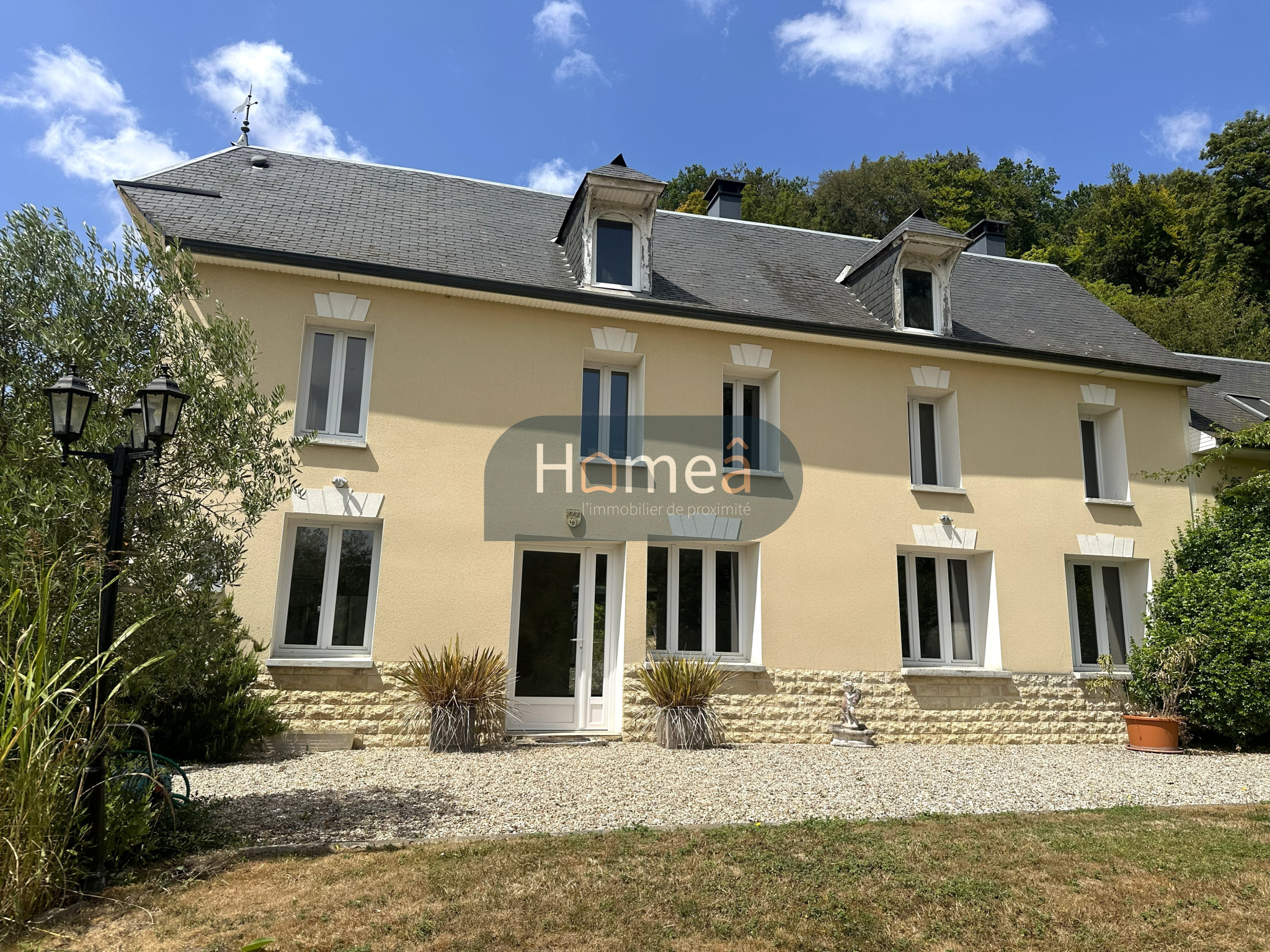 Magnifique propriété de 215 m2 sur 7 769 m2 de terrain